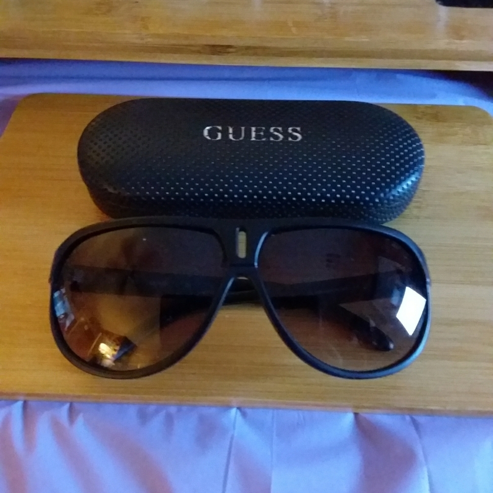 Guess black plastic aviator sunglasses with rx